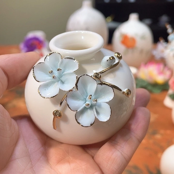 手工陶瓷精致摆件