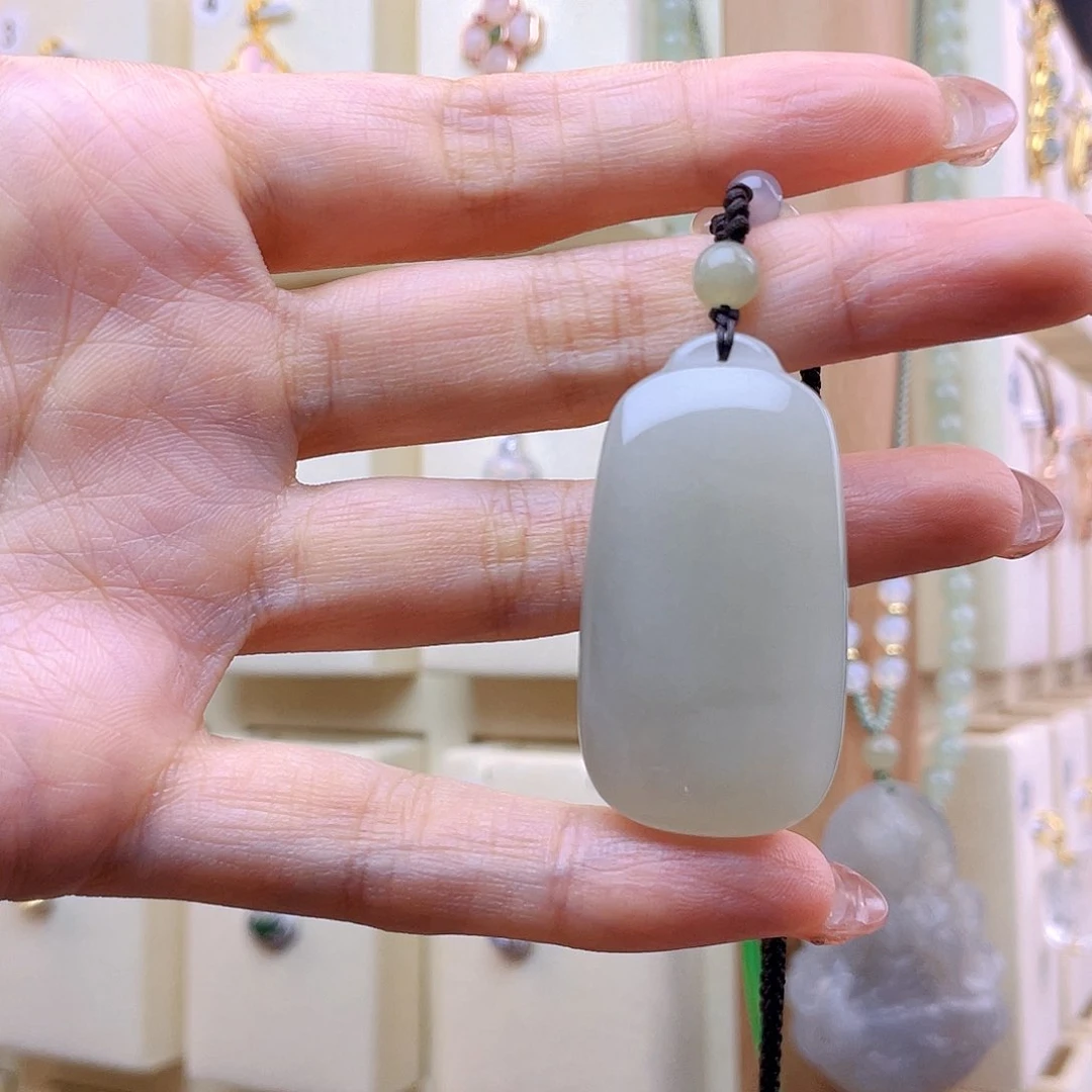 辰***⁶和田玉未镶嵌吊坠(赠链)