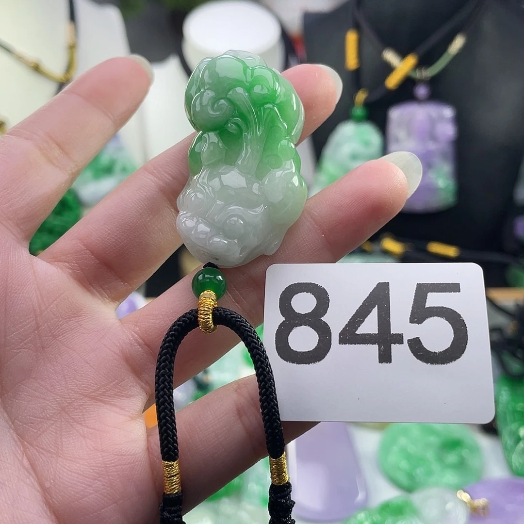 吊坠(赠链)未镶嵌翡翠