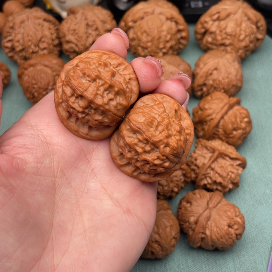 皓***秀把件文玩核桃全品瓷娃娃39