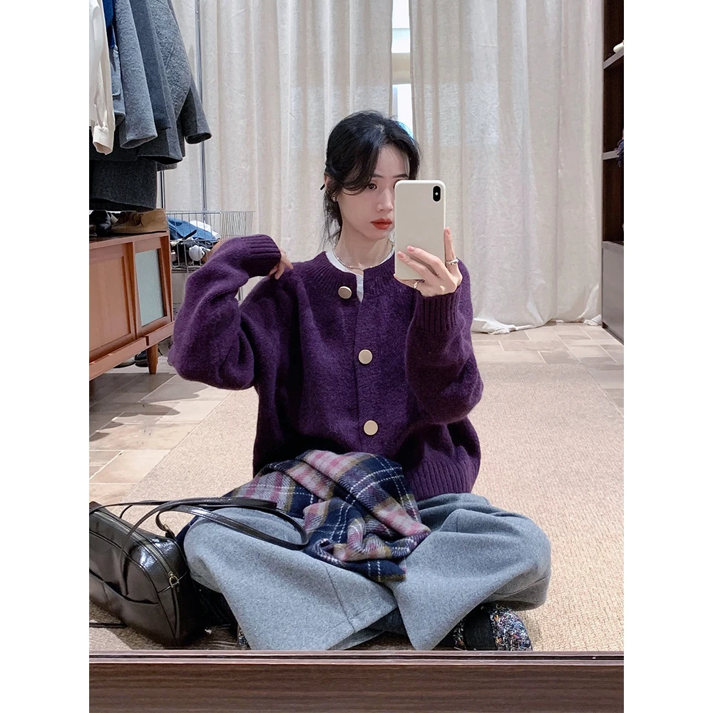 韩系百搭紫色大金扣圆领针织毛衣女秋冬休闲百搭温柔小众宽松开衫