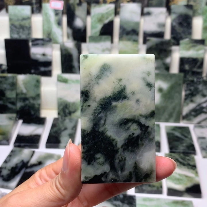 独山玉颈饰未镶嵌