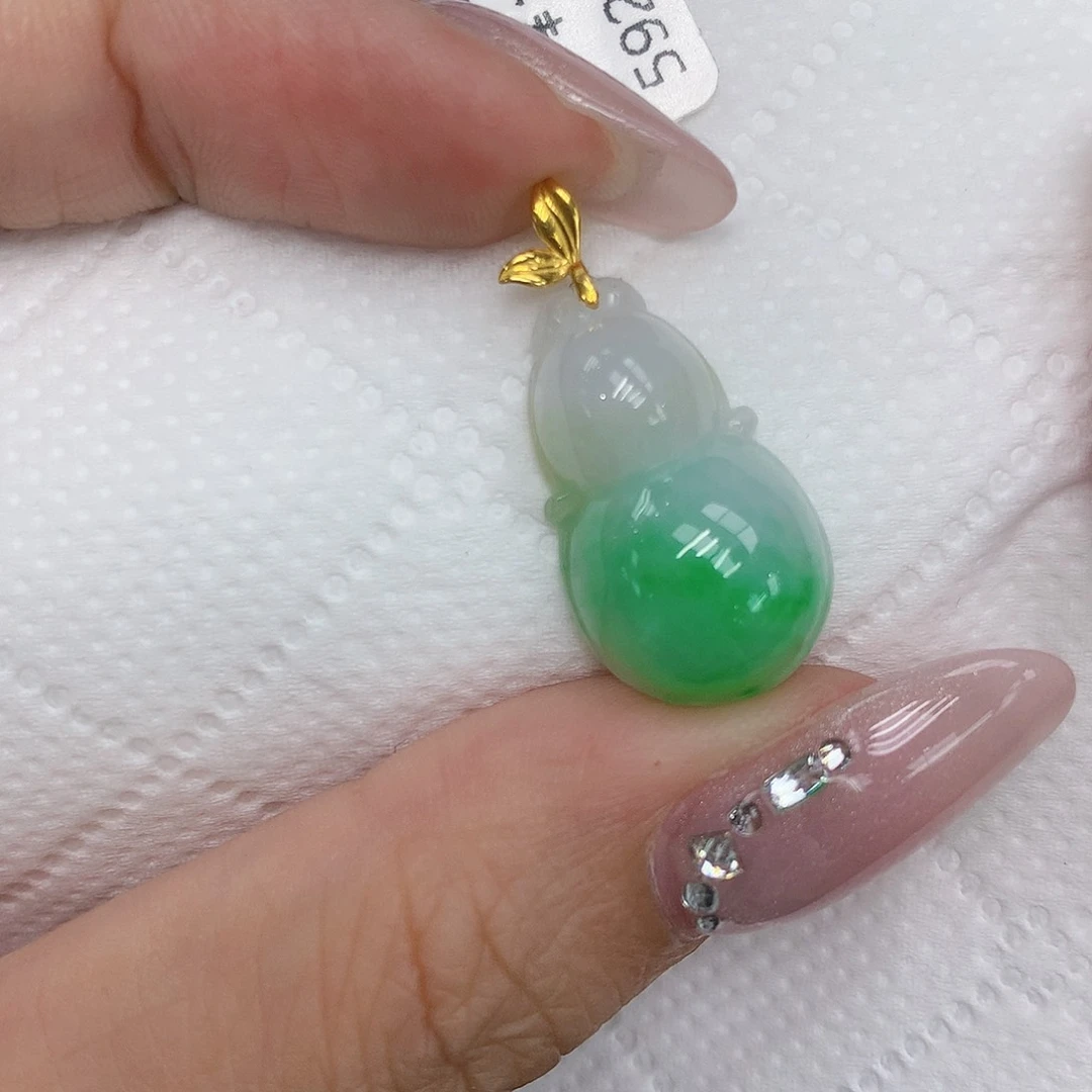 颈饰18K金镶嵌翡翠