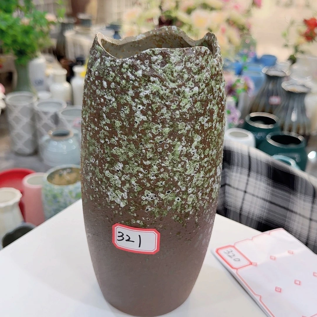 321号陶瓷花瓶24厘米微瑕一个
