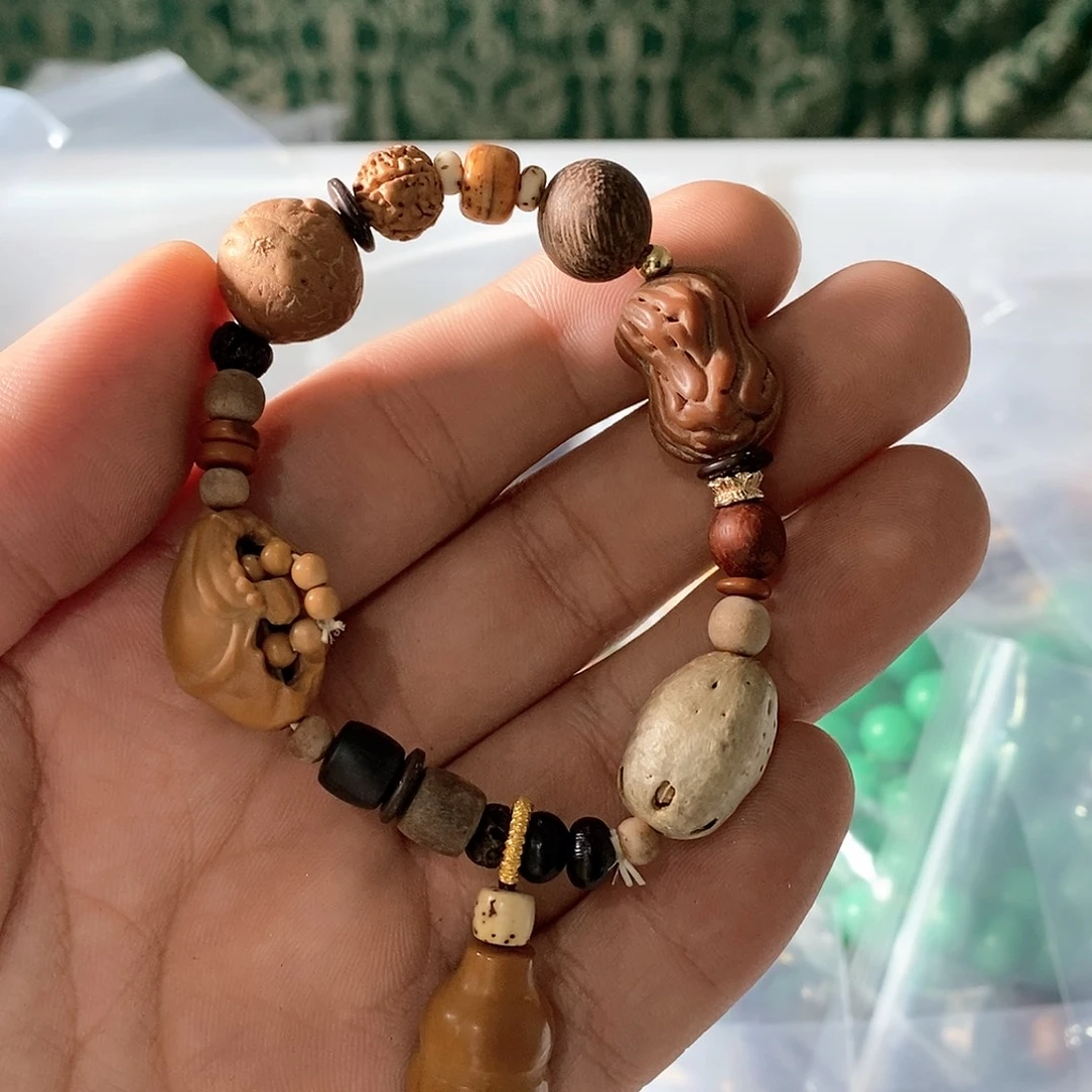 只买单纯的吊坠，没带链子，属的性质。