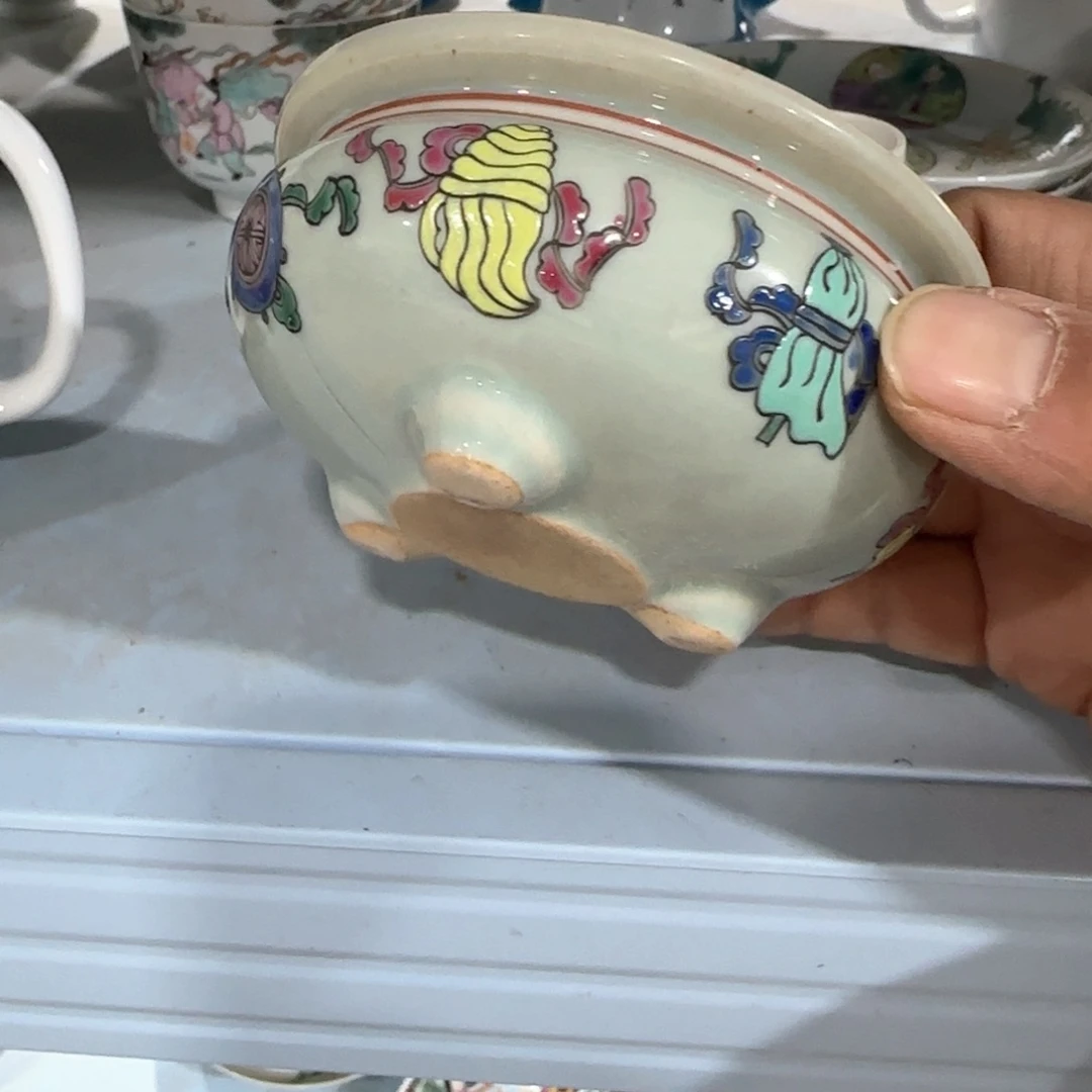 瓷片北**北瓷器上用白花青砖作圆点