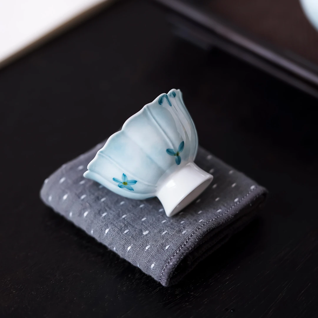 手绘雏菊品茗杯单杯家用陶瓷客杯中式茶器女士专用主人杯闻香杯