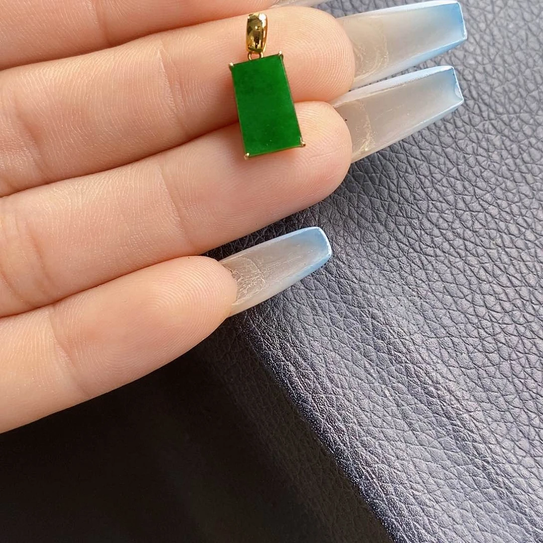 翡翠18K金镶嵌颈饰翡翠