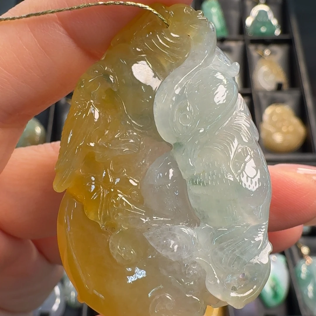 翡翠未镶嵌颈饰鹦鹉报喜