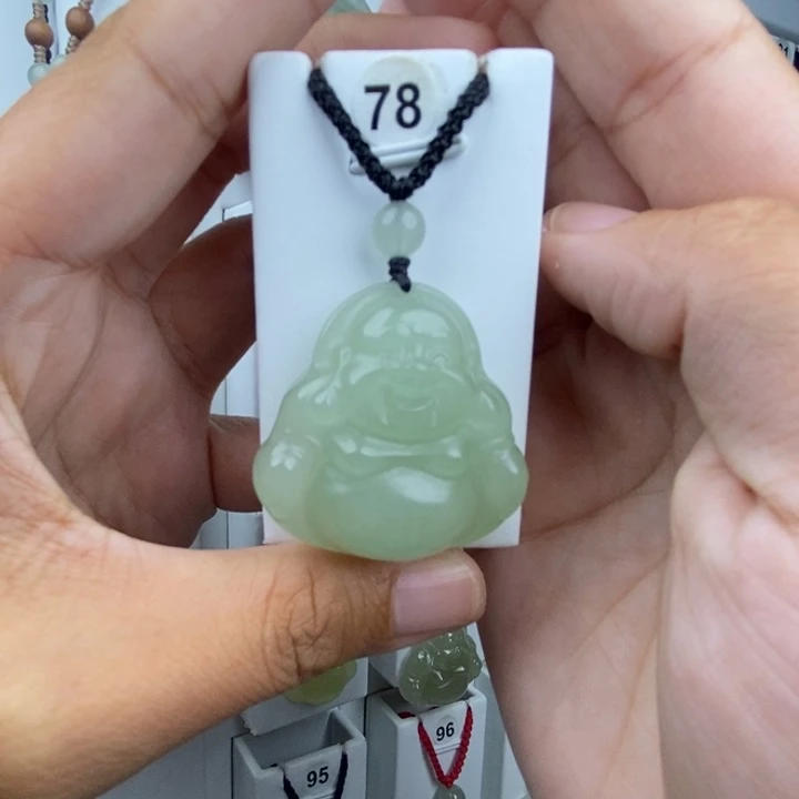 ****安石英质玉未镶嵌颈饰