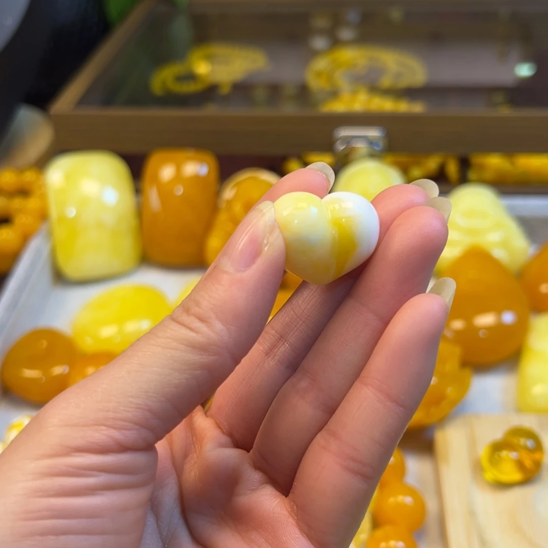 左**味百花蜜款屁桃一枚