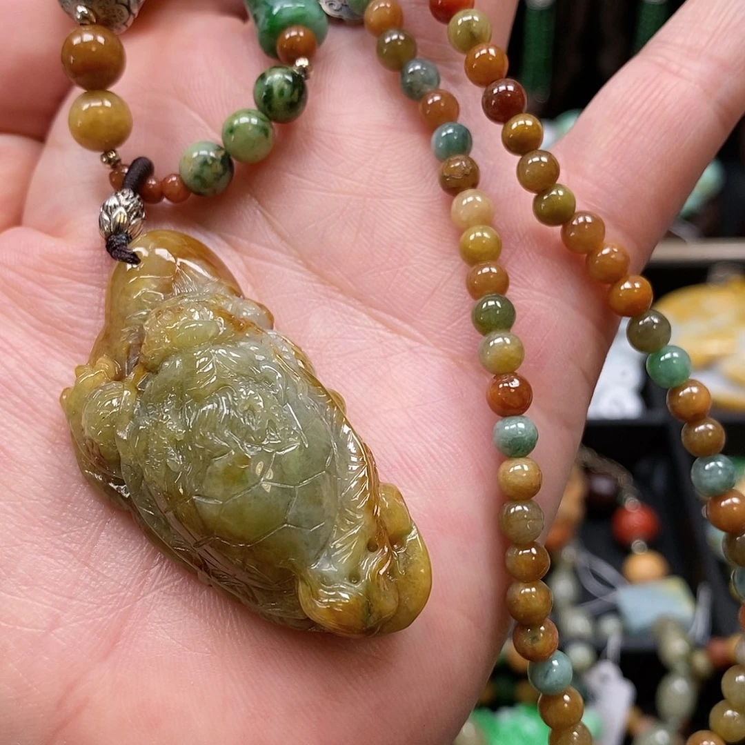 翡翠颈饰未镶嵌翡翠