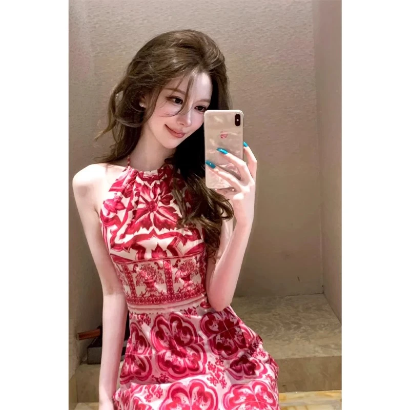 海边度假设计感红色挂脖印花连衣裙女法式气质独特漂亮茶歇长裙子