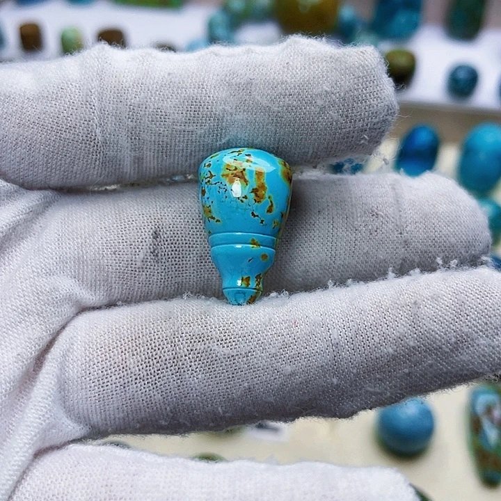 绿松石未镶嵌颈饰