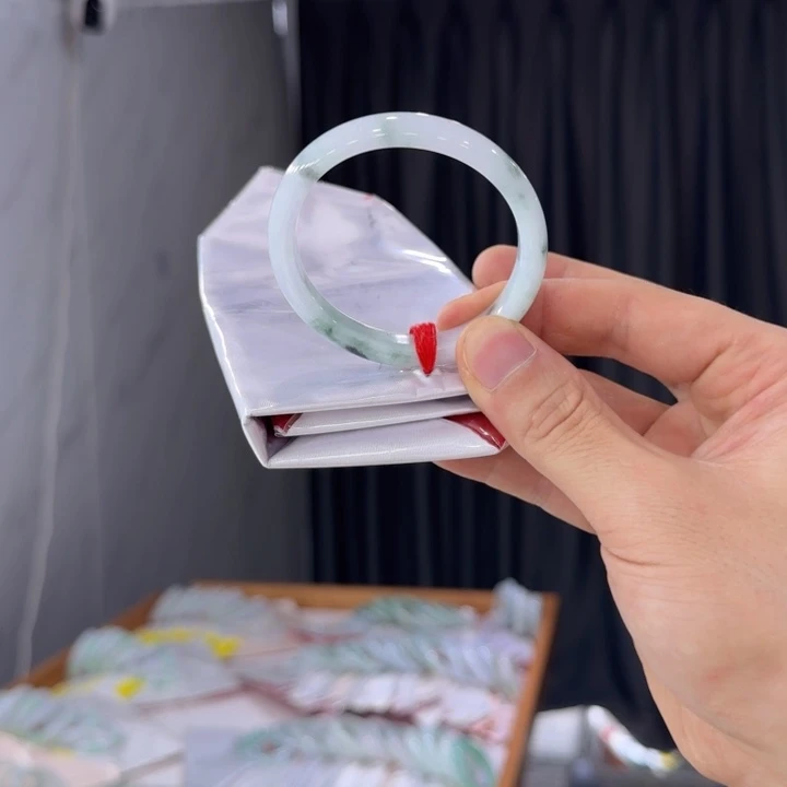 翡翠手镯未镶嵌纯天然缅甸翡翠A货买断