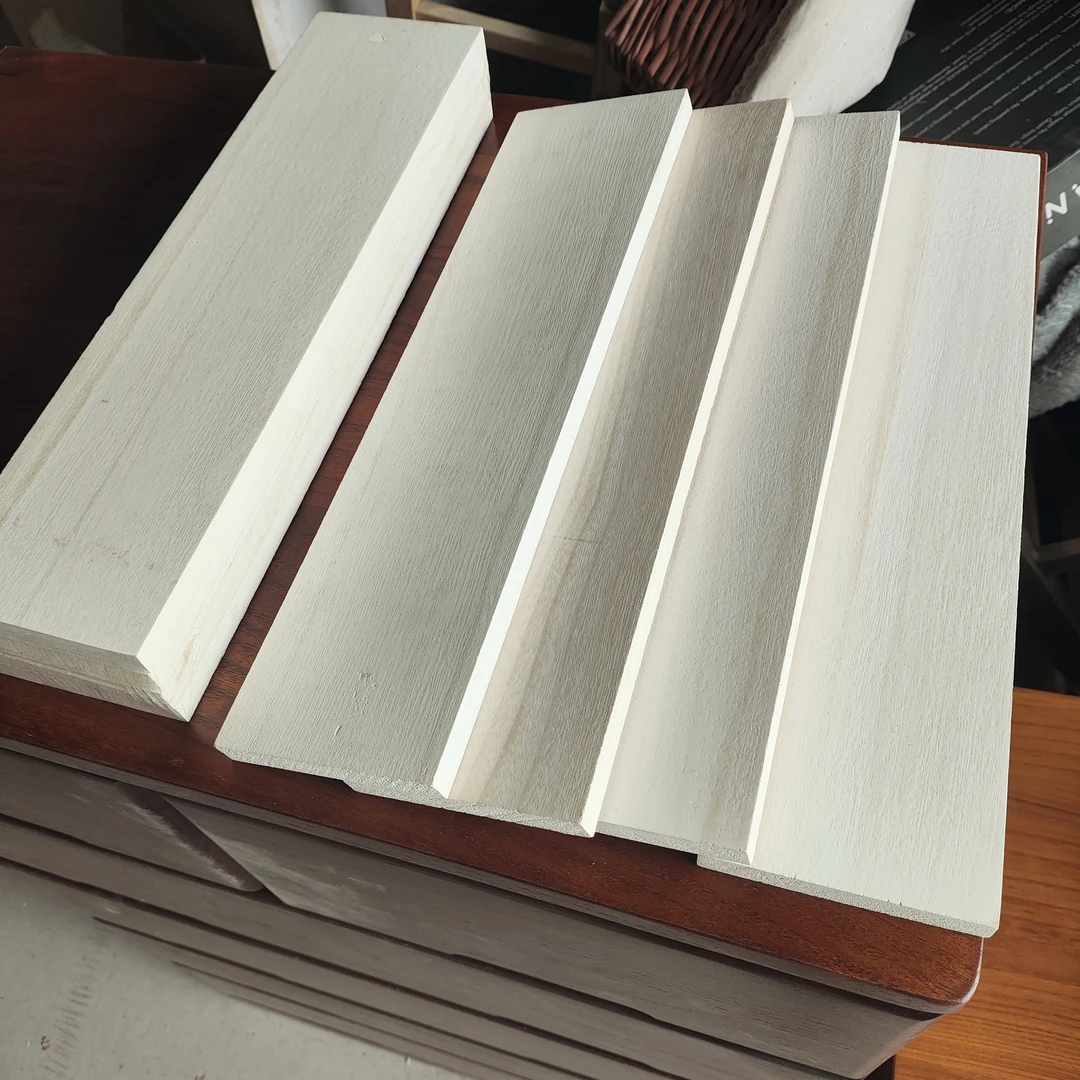 雾白色实木8张板装饰挂板（35.5*9长宽）