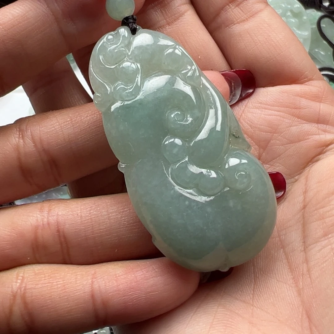 翡翠颈饰未镶嵌如意