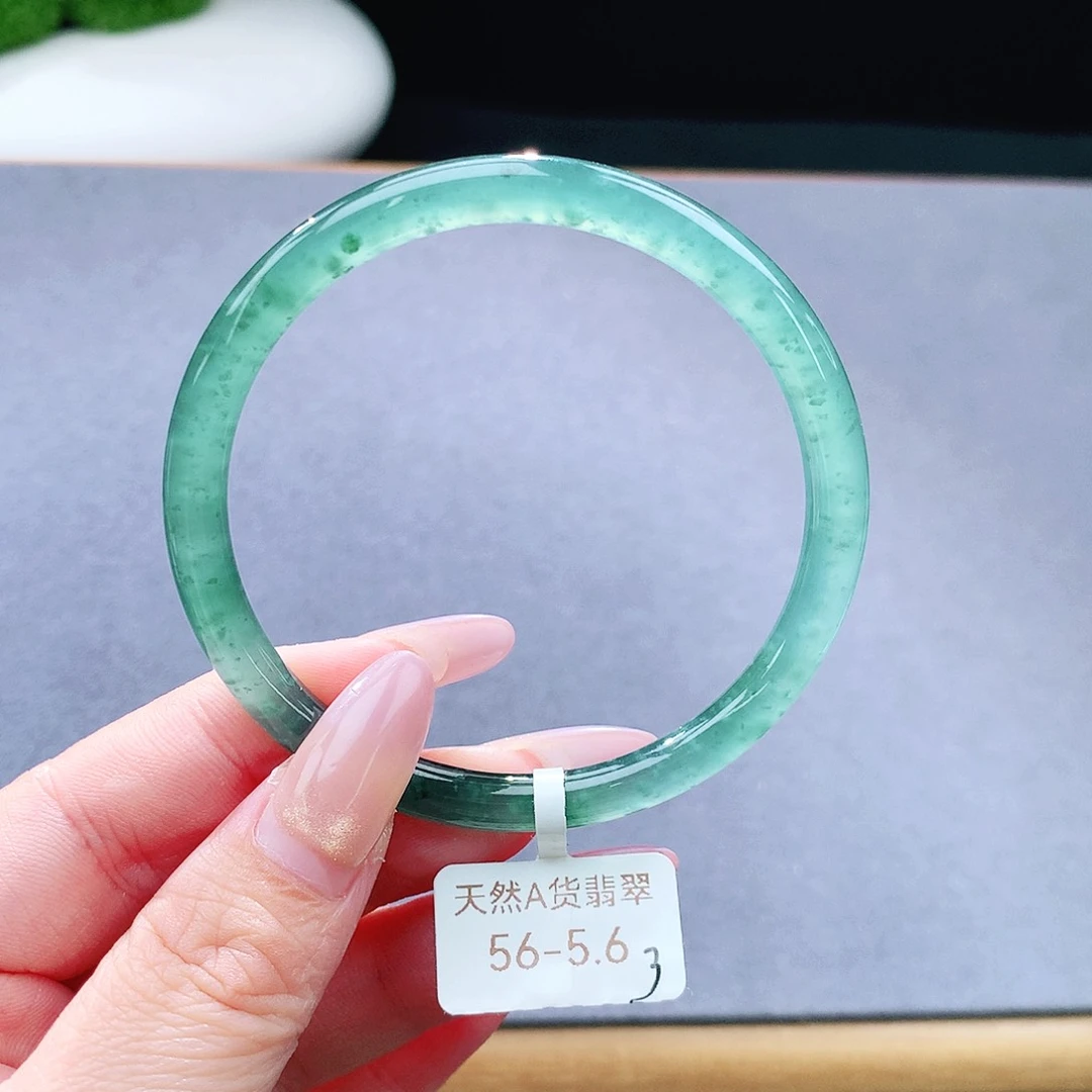 未镶嵌手镯（圆镯）翡翠
