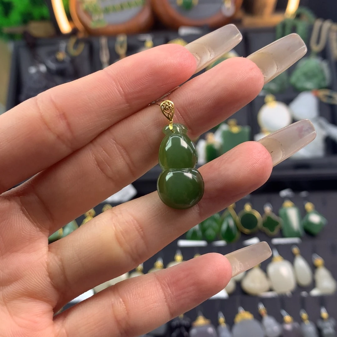 和田玉吊坠18K金镶嵌也***?