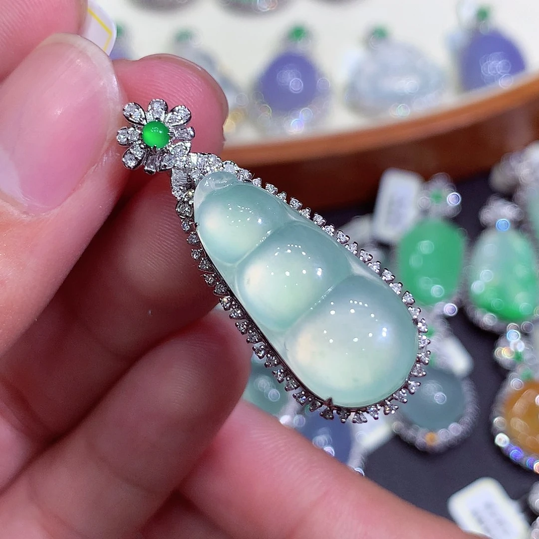 翡翠吊坠(不含链)18K金镶嵌