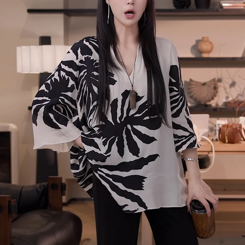 2025夏季新款宽松休闲女士印花衬衫V领时尚减龄显瘦薄款上衣