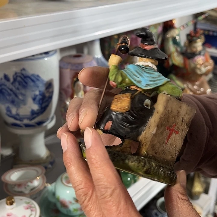 云***洪景德镇陶瓷小摆件1个