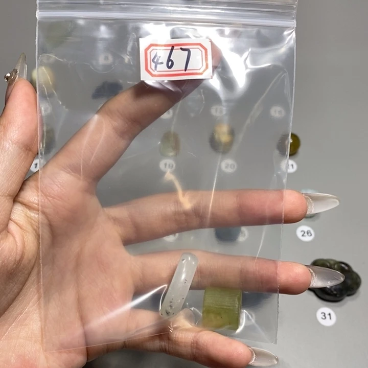 蛇纹石玉颈饰未镶嵌江**人