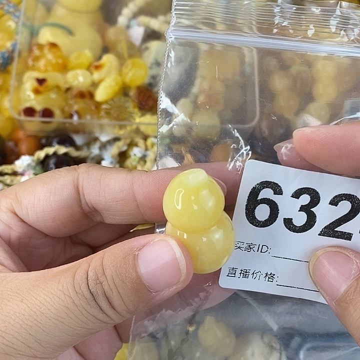 蜜蜡未镶嵌珠宝奇石