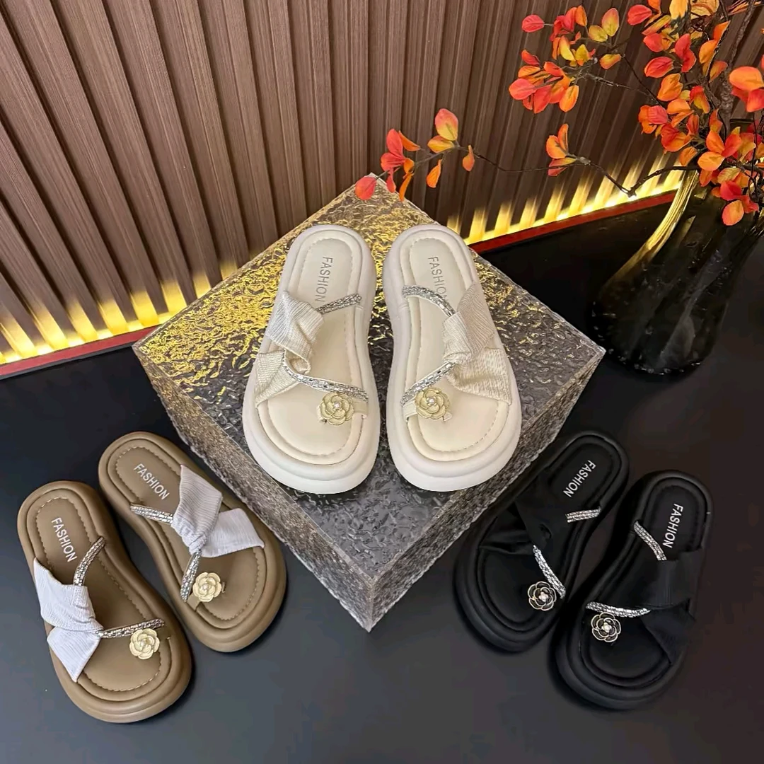 2025夏新款时尚山茶花平底休闲高级法式爆款小众休闲外穿防滑拖鞋