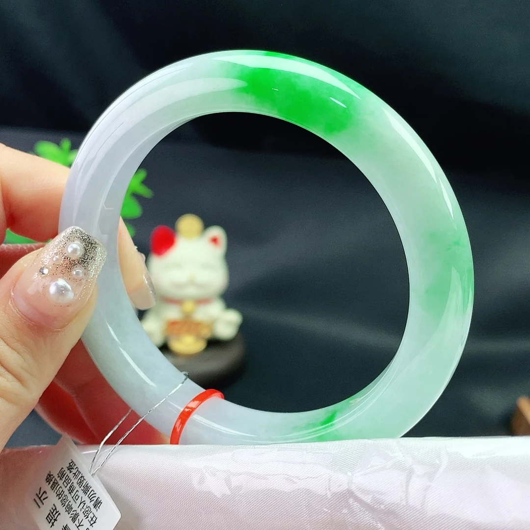 翡翠手镯未镶嵌59圈