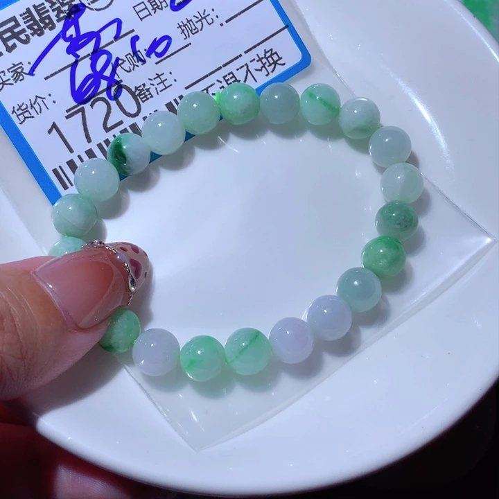 翡翠颈饰未镶嵌苏****了