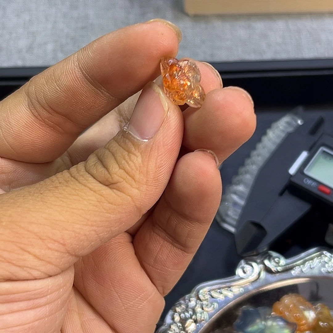 颈饰水晶未镶嵌金太阳