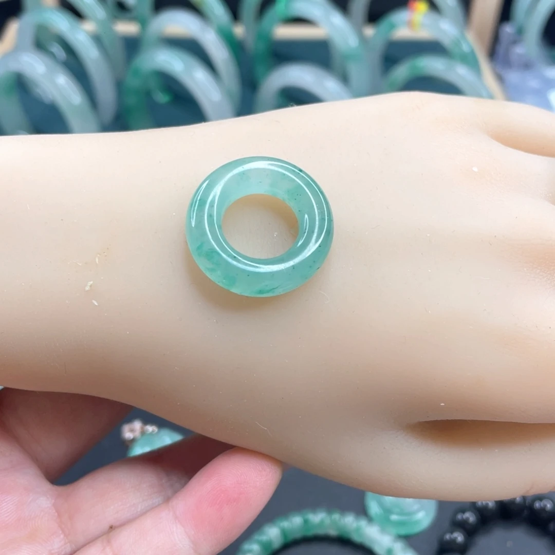 石英质玉未镶嵌颈饰