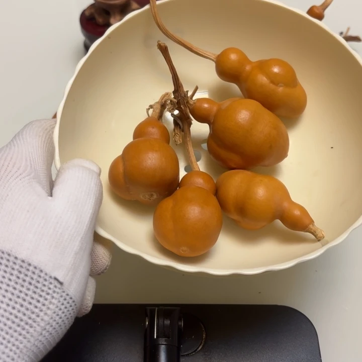 张***芳天然手捻老皮葫芦