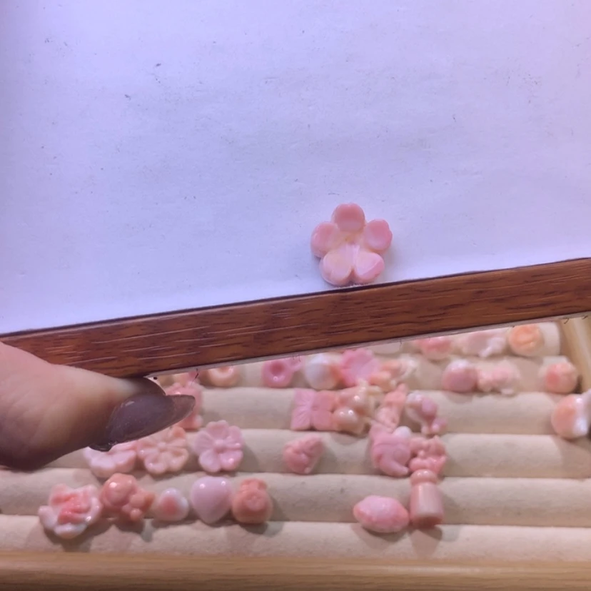 【闪购商品】查罗石颈饰合金福利