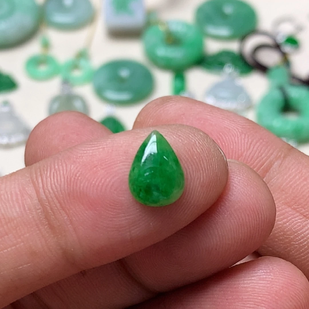 翡翠未镶嵌吊坠(不含链)有纹裂