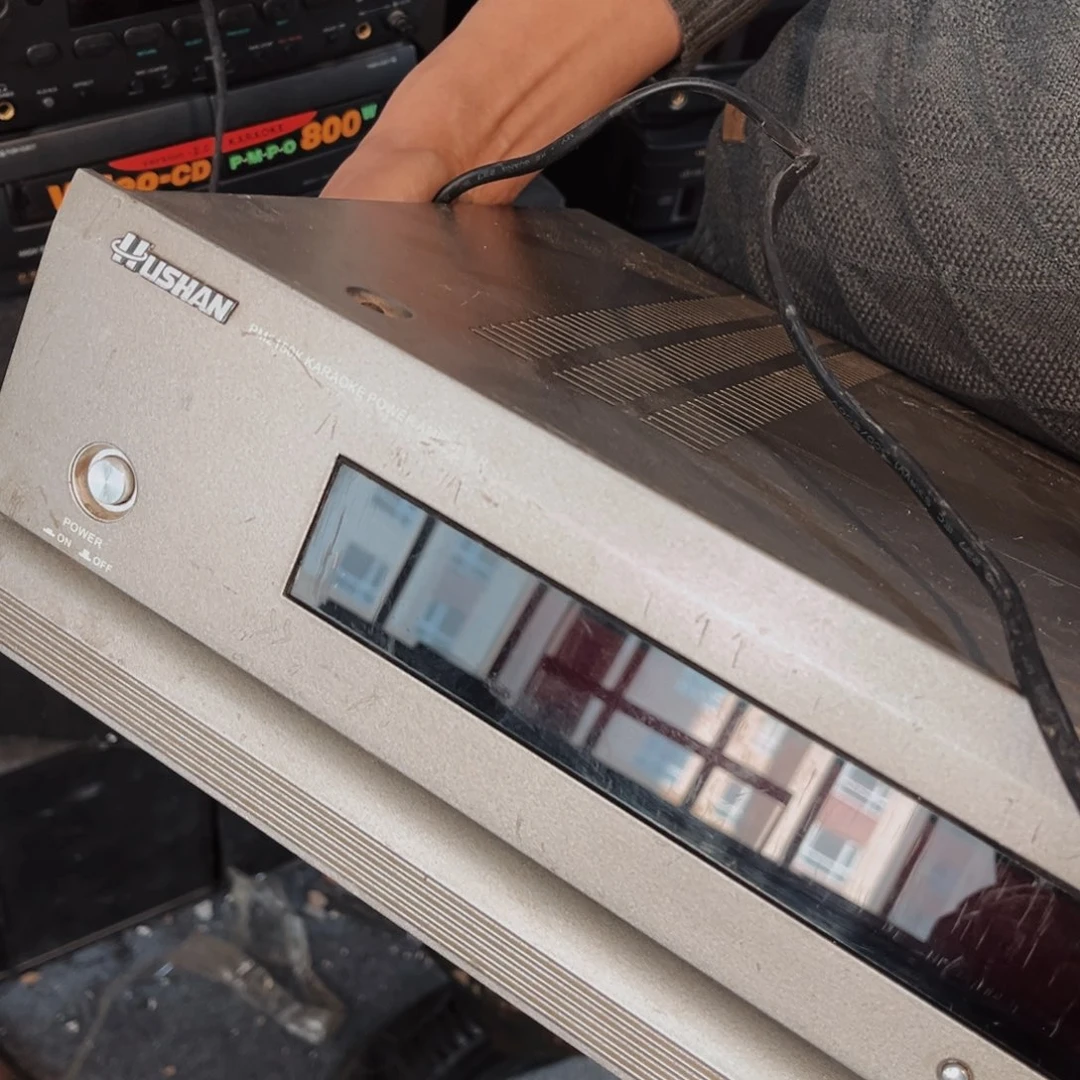 8新湖山不开机得卡包功放一个，包邮