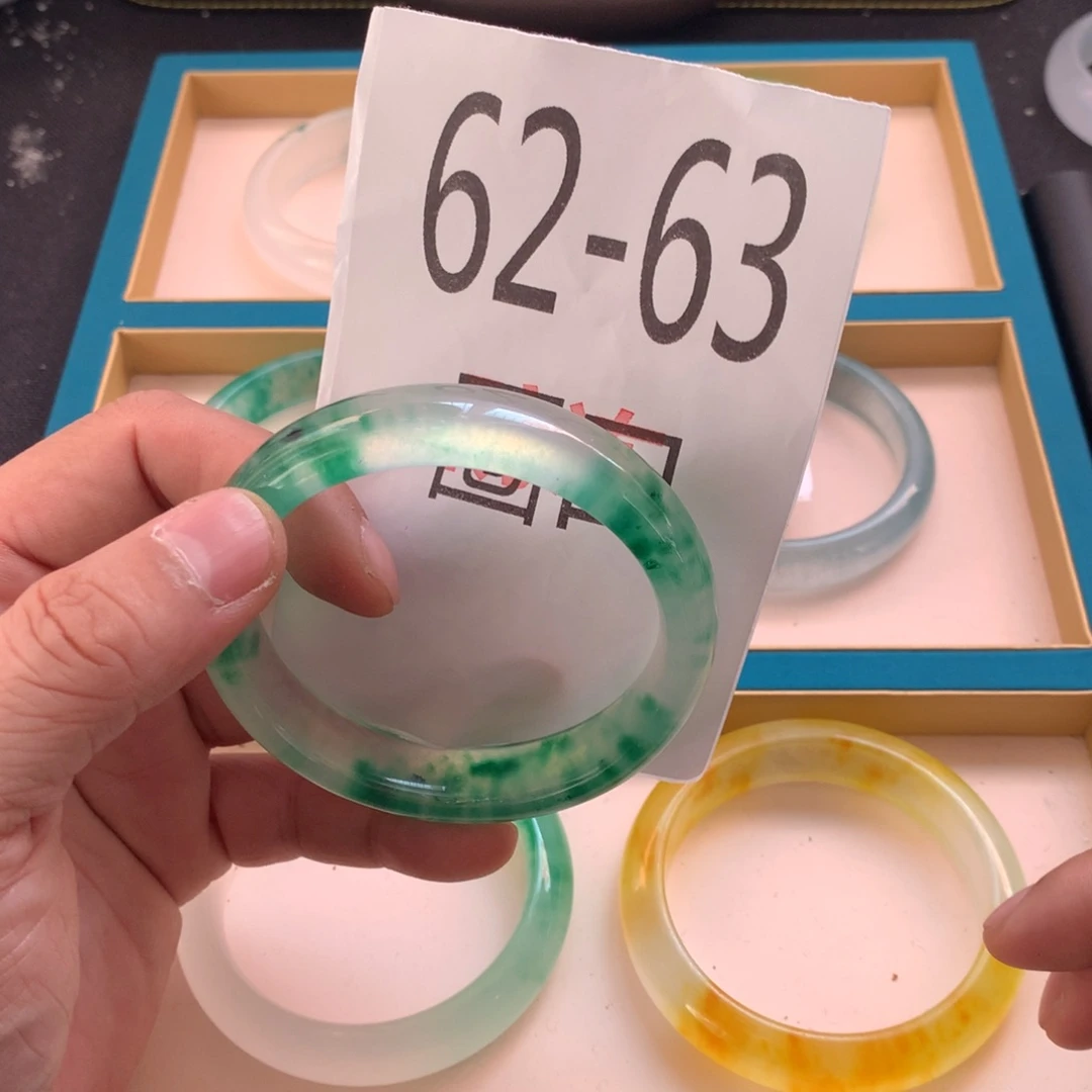 1石英岩玉手镯手镯