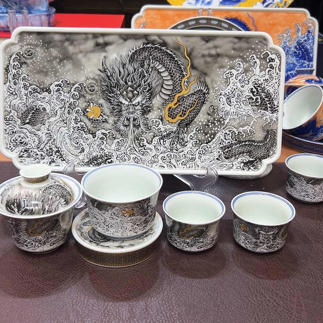 摆件景德镇陶瓷艺术展在上海举办的第一场