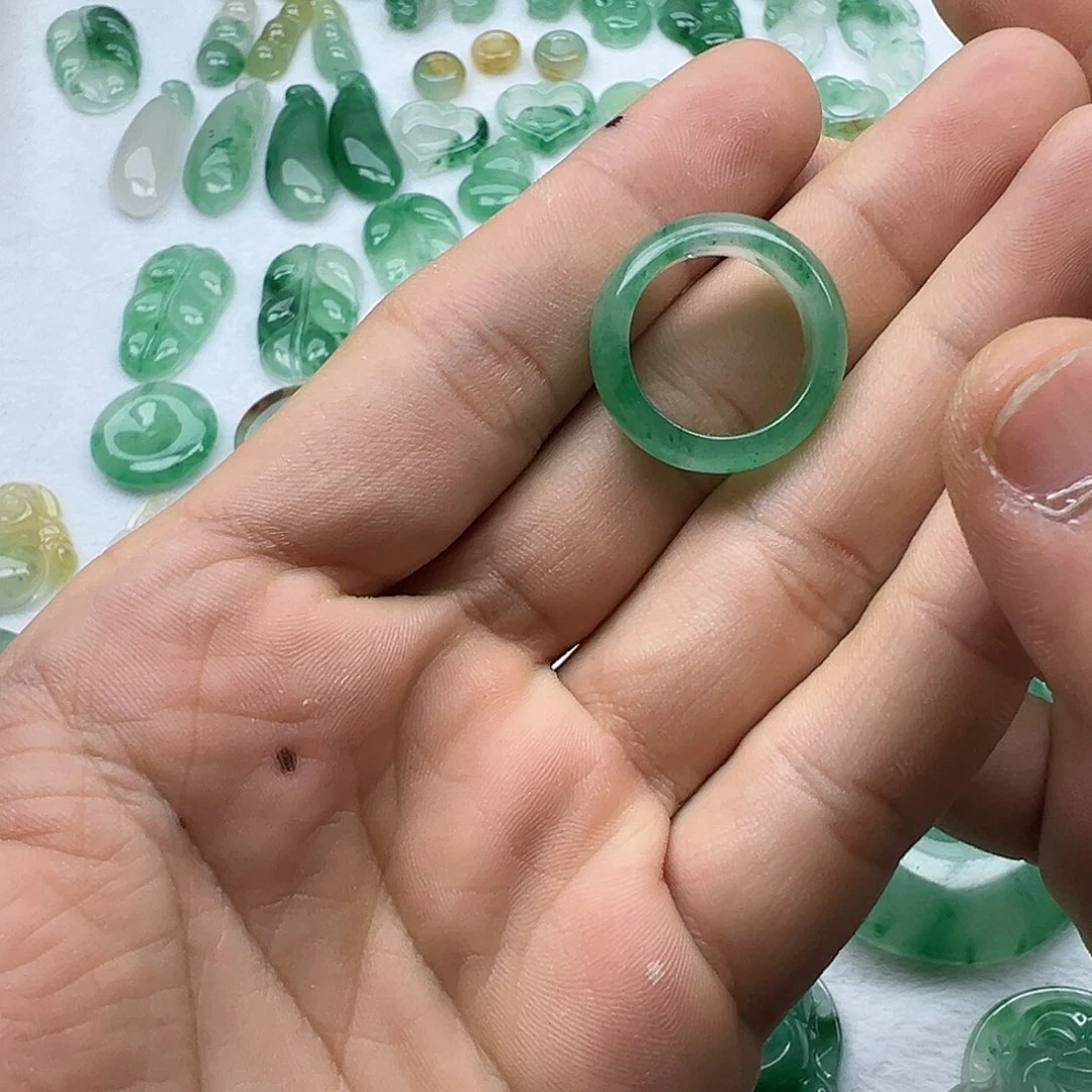 石英质玉颈饰未镶嵌永***点