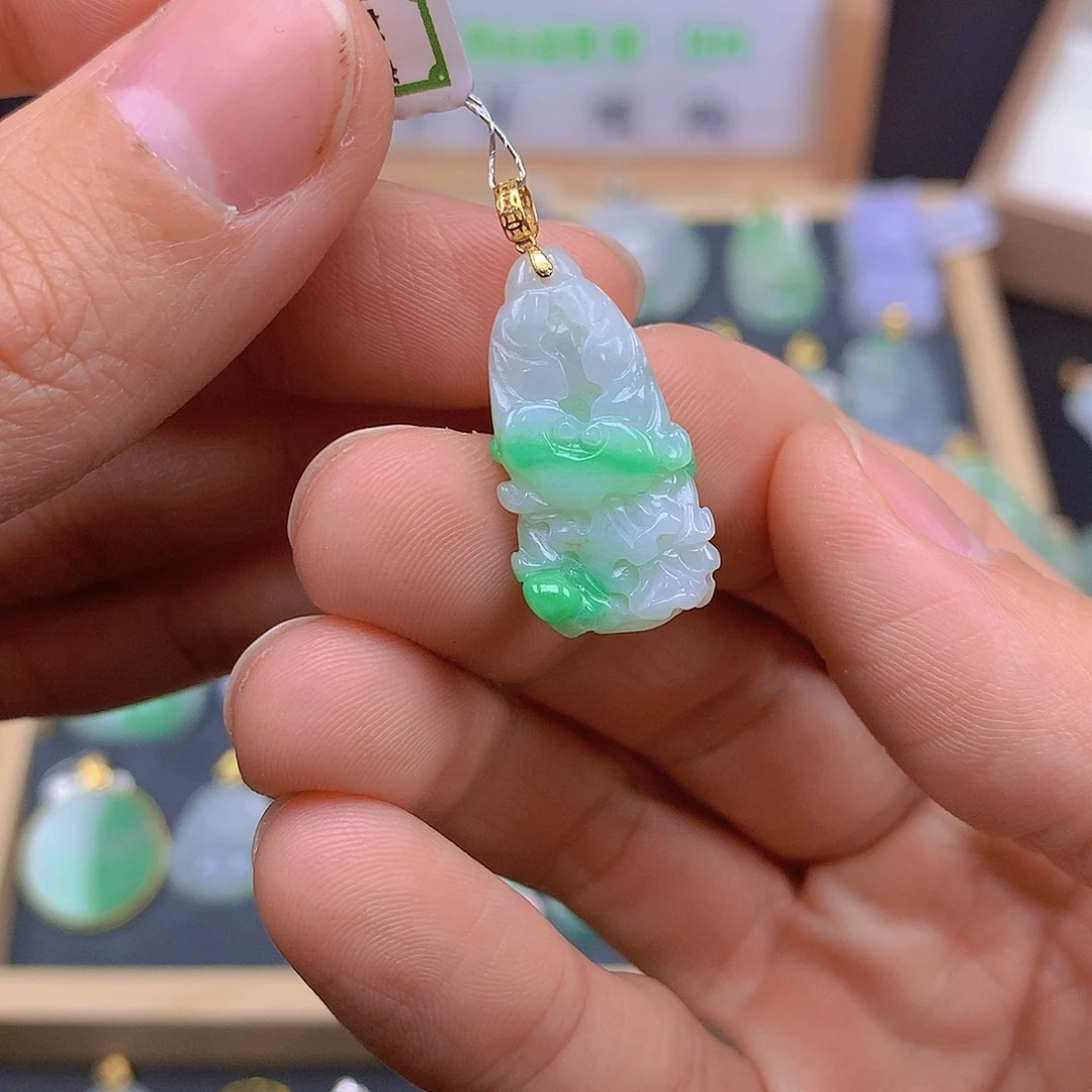 翡翠颈饰18K金镶嵌翡翠