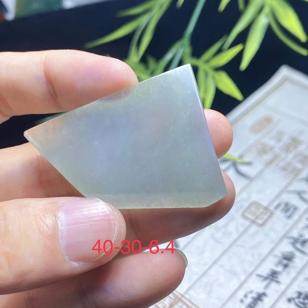 缅甸白冰翡翠小精品料，单材料，加工定制工费加五百，推荐天使