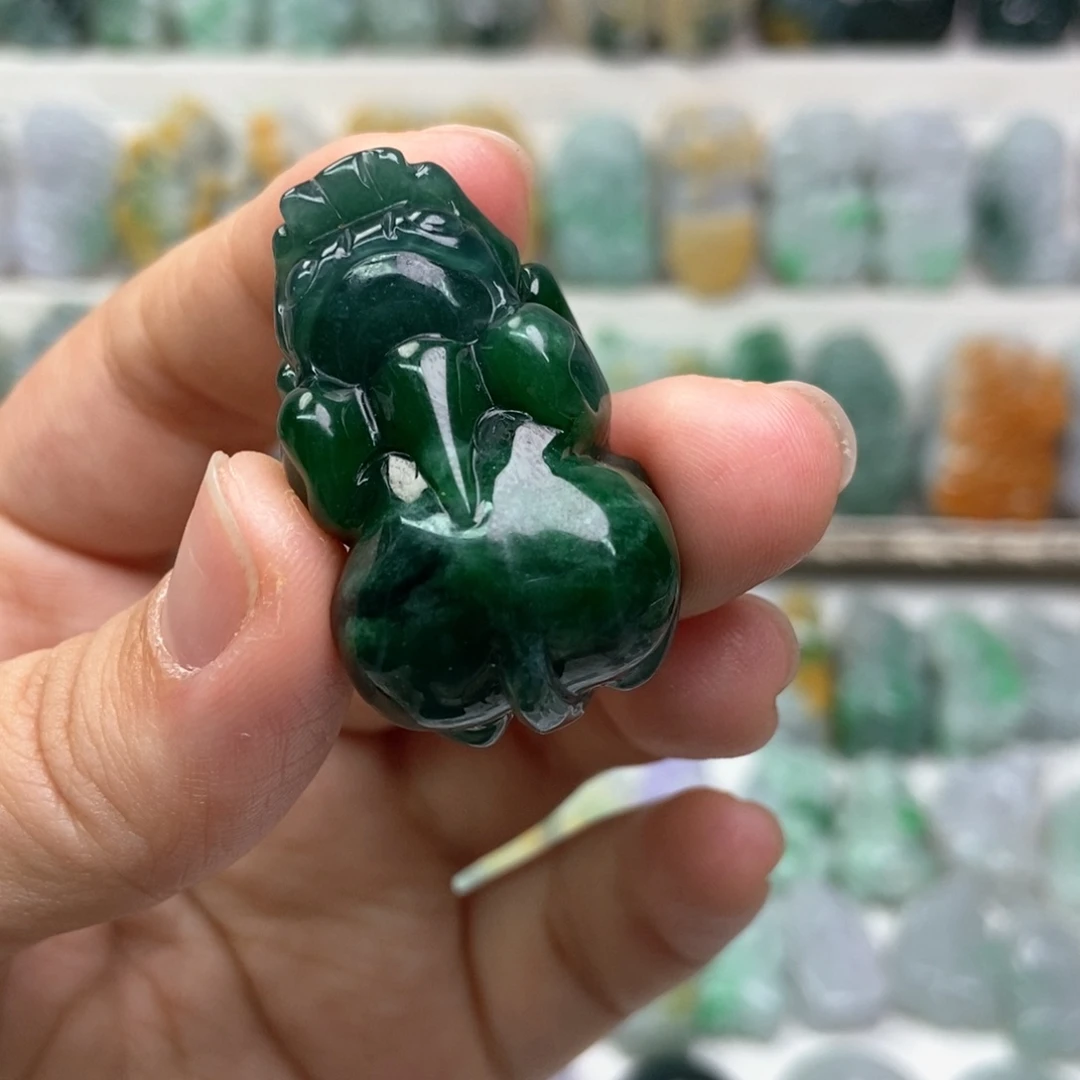 翡翠未镶嵌吊坠(赠链)