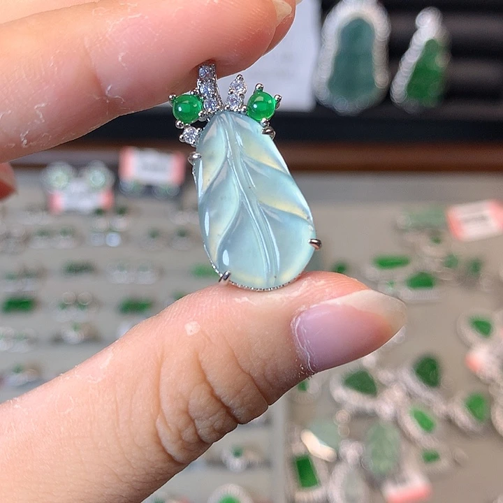 翡翠未镶嵌颈饰吊坠