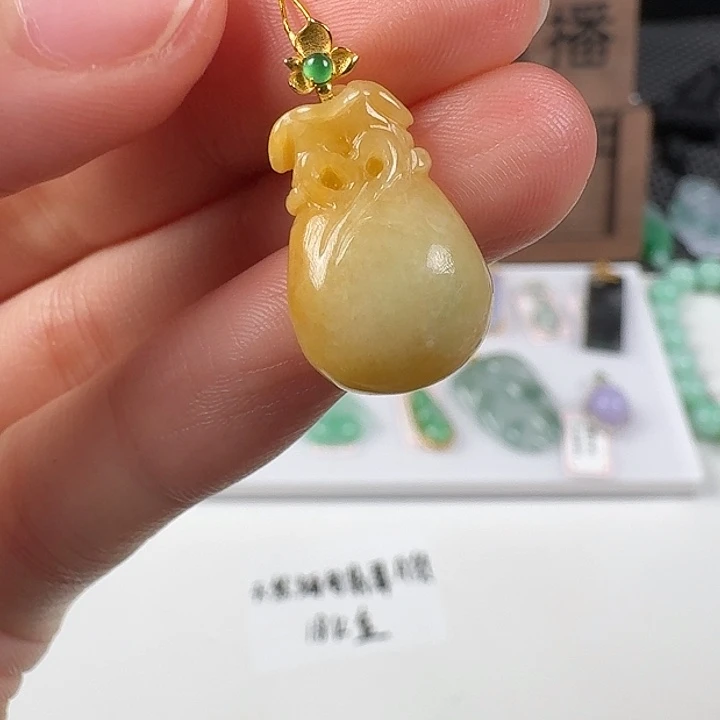 翡翠18K金镶嵌颈饰