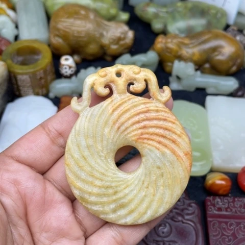 蛇纹石玉未镶嵌颈饰8