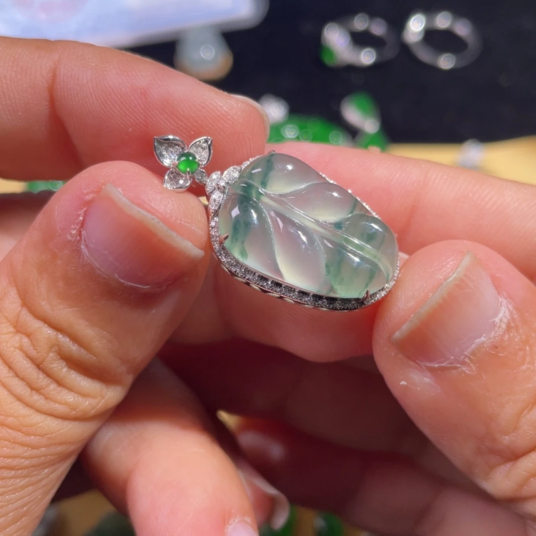 翡翠18K金镶嵌颈饰翡翠