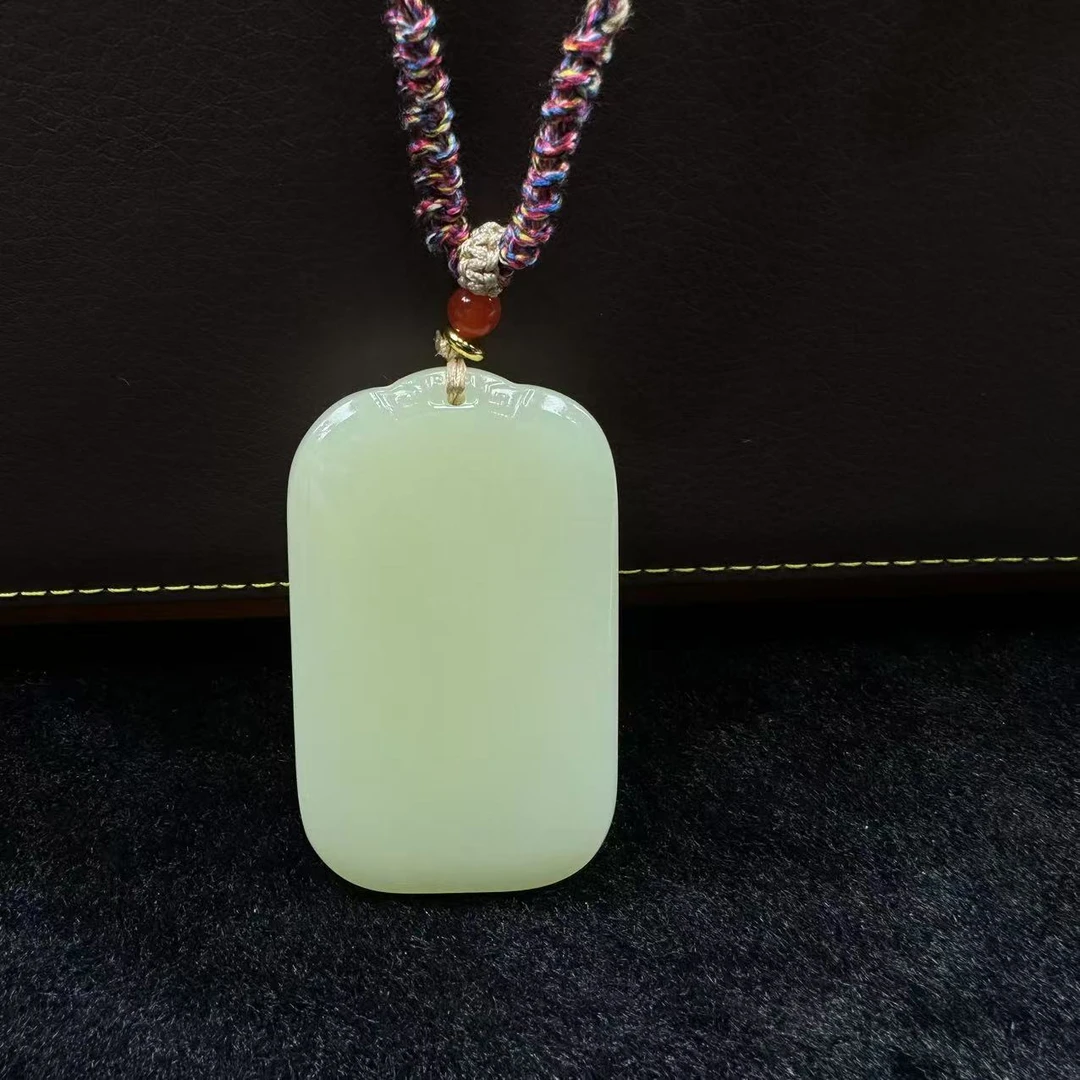 A008天然玉石大黄无事牌吊坠多样性发一