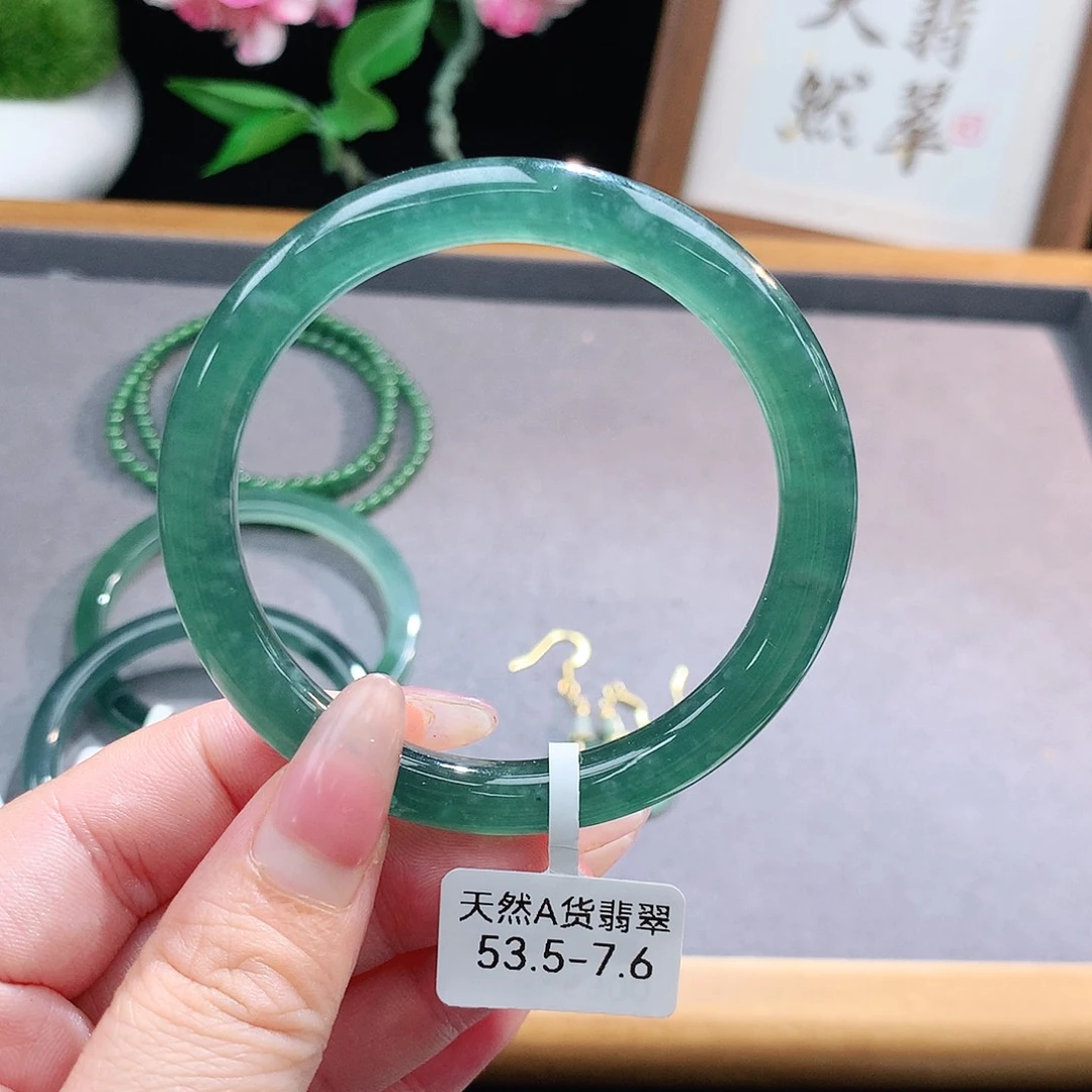 未镶嵌手镯（圆镯）翡翠