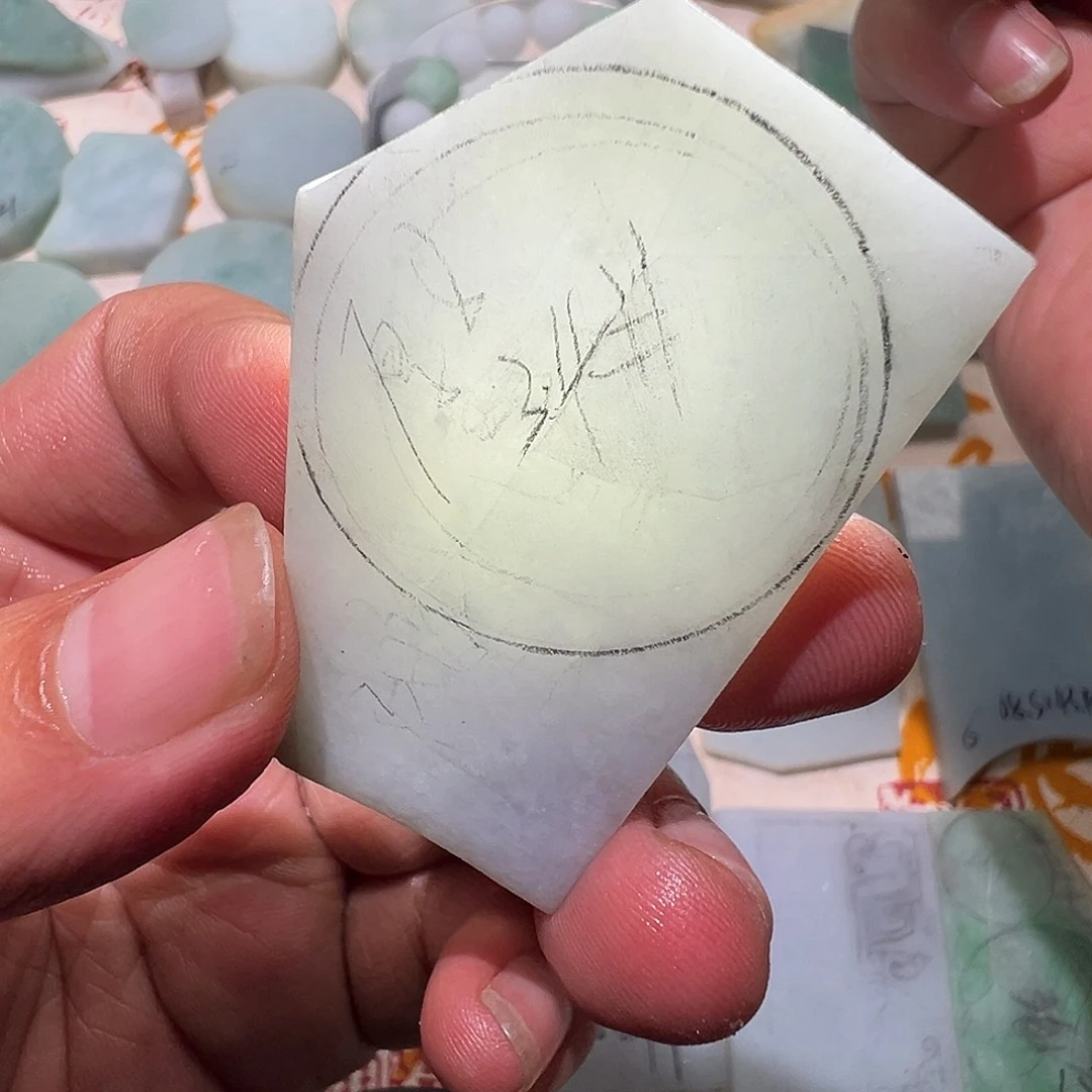 翡翠未镶嵌颈饰天然缅甸A货翡翠毛料